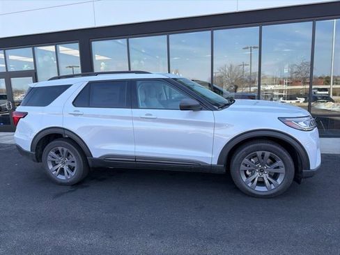 New 2026 Ford Explorer Active w/ Active Comfort Package image 2