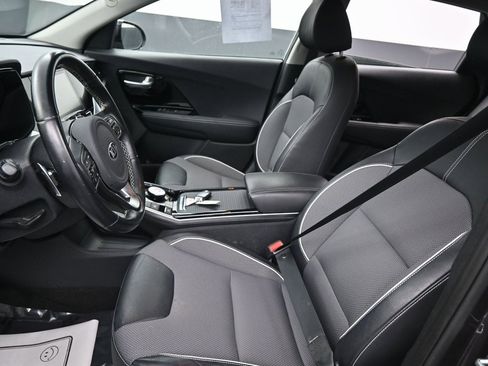 Used 2020 Kia Niro EX image 25