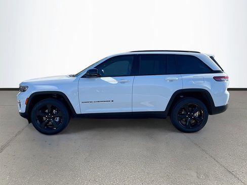 New 2025 Jeep Grand Cherokee Limited w/ Black Appearance Package image 4