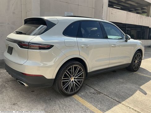 Used 2023 Porsche Cayenne AWD/4WD image 6