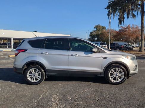Used 2017 Ford Escape SE image 4