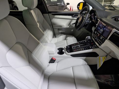 New 2026 Porsche Macan image 27