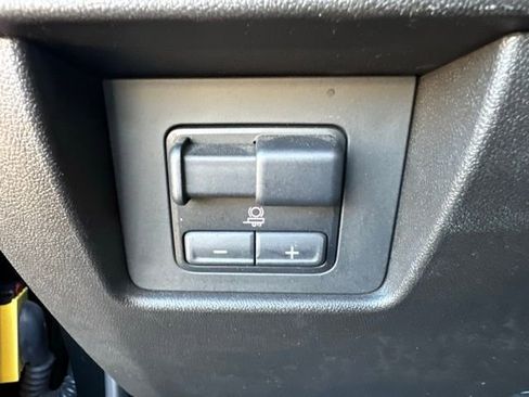 Used 2024 GMC Canyon Elevation w/ Trailering Package AWD/4WD image 17