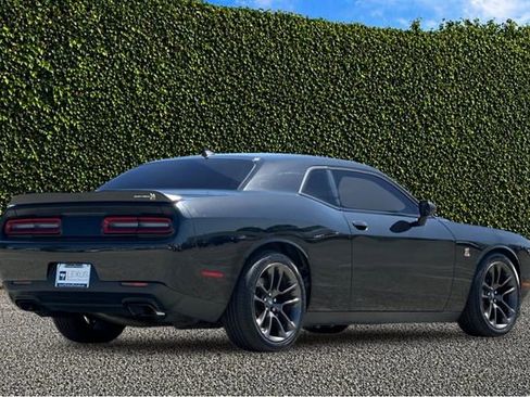 Used 2022 Dodge Challenger R/T Scat Pack RWD image 4