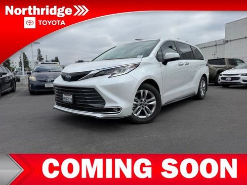 Used 2024 Toyota Sienna Limited AWD/4WD image 2
