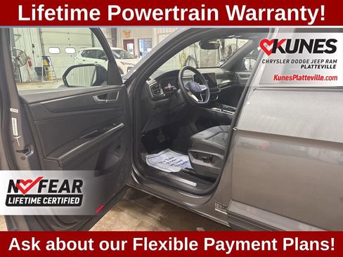 Used 2025 Volkswagen Atlas Cross Sport SE image 19