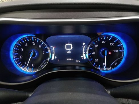 Used 2024 Chrysler Pacifica Touring-L FWD image 19