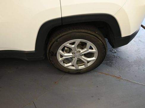 Used 2024 Jeep Compass Latitude AWD/4WD image 17
