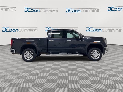 Used 2024 GMC Sierra 2500 SLT w/ SLT Premium Package image 9
