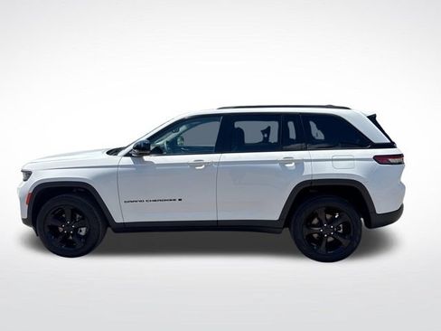 Used 2023 Jeep Grand Cherokee Limited w/ Black Appearance Package AWD/4WD image 2