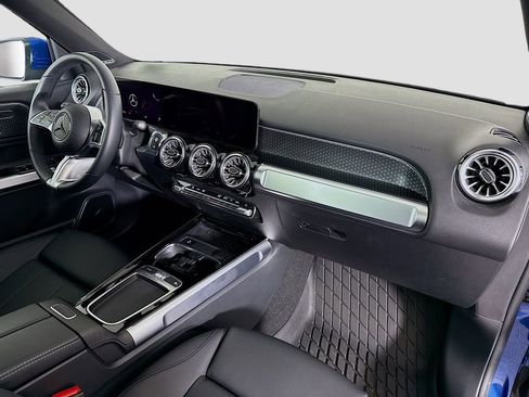Used 2024 Mercedes-Benz GLB 250 4MATIC image 28