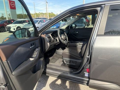 Certified 2023 Nissan Rogue SV image 13