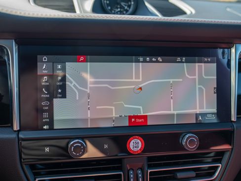 Certified 2026 Porsche Macan AWD/4WD image 17