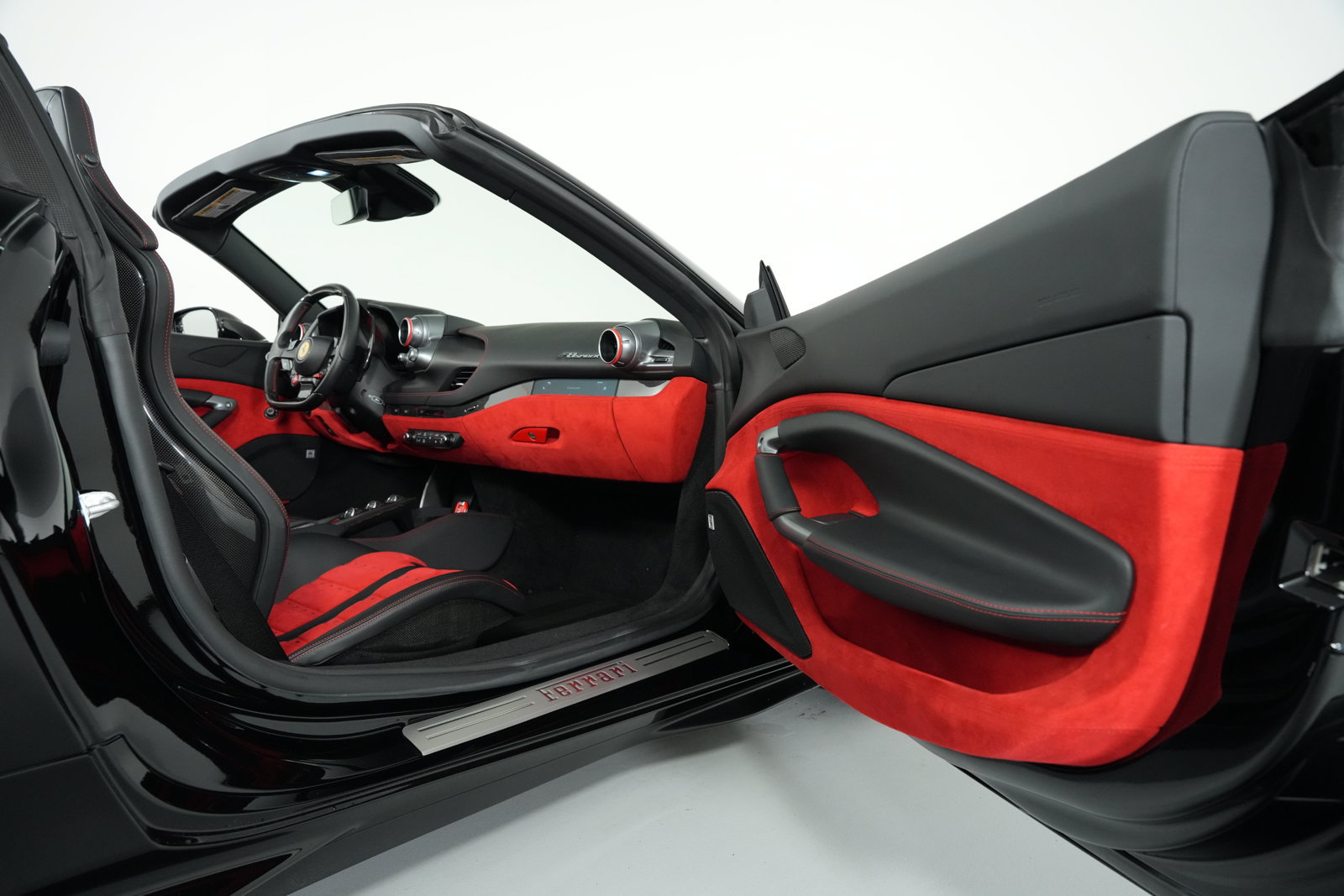 Used 2022 Ferrari F8 Spider RWD image 39