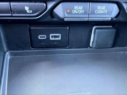 Used 2024 Chevrolet Tahoe LT AWD/4WD image 16