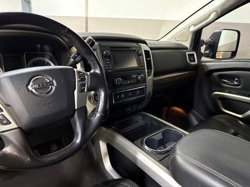 Used 2018 Nissan Titan SL w/ Chrome Package AWD/4WD image 19