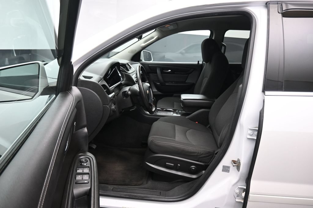 Used 2017 Chevrolet Traverse LT w/ Style and Technology Package AWD/4WD image 11