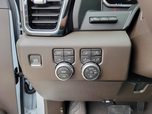 New 2026 GMC Sierra 2500 Denali w/ Denali Reserve Package AWD/4WD image 18