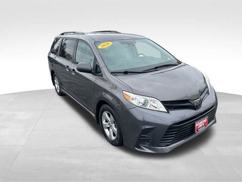 Used 2020 Toyota Sienna L image 21