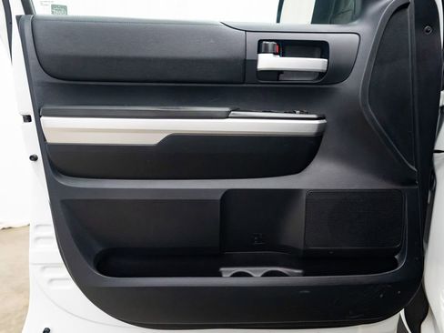 Used 2014 Toyota Tundra SR5 w/ SR5 Upgrade Package image 20