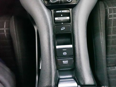 Certified 2024 Honda HR-V LX image 23