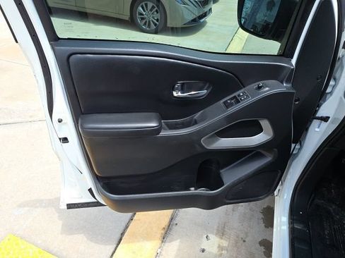Used 2025 Nissan Frontier SV RWD image 12