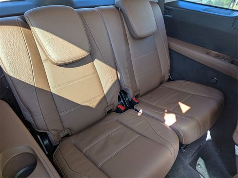 Used 2024 Mercedes-Benz GLS 450 4MATIC image 31