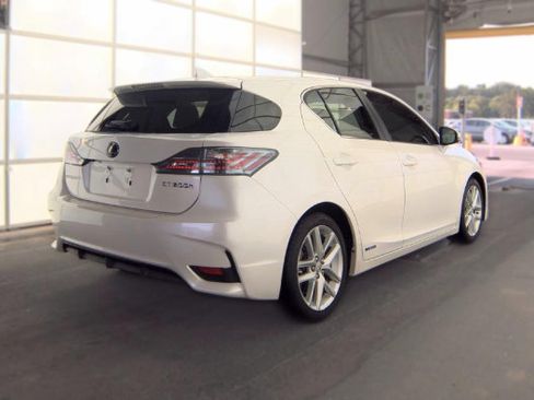 Used 2016 Lexus CT 200h w/ Accessory Package 2 FWD image 2