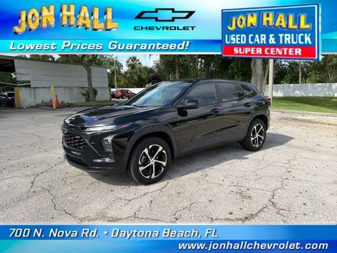 Used 2024 Chevrolet Trax RS w/ Sunroof Package FWD image 2