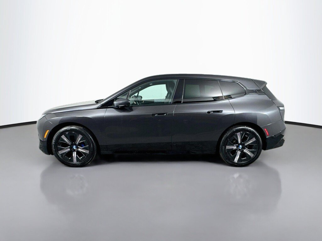 Used 2024 BMW iX xDrive50 w/ Sport Package AWD/4WD image 2