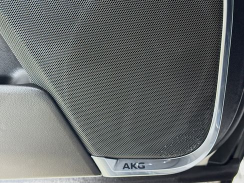 Used 2022 Cadillac Escalade Premium Luxury image 19