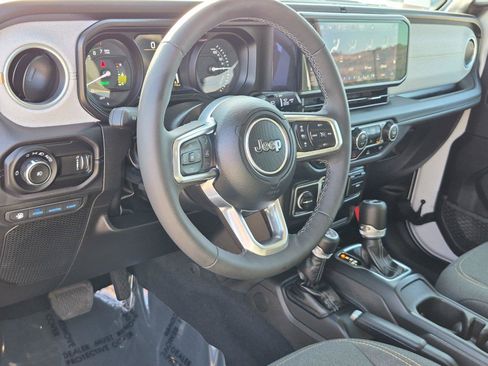 Certified 2025 Jeep Wrangler Unlimited Sahara AWD/4WD image 23