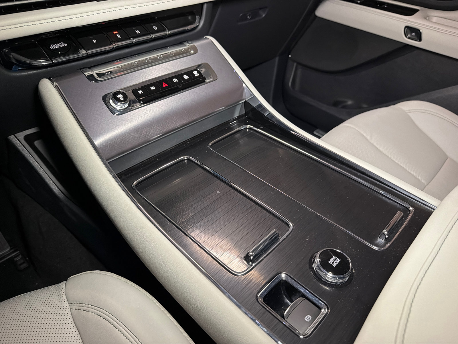 New 2027 Lincoln Aviator AWD image 26