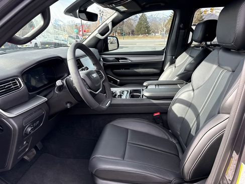 New 2025 Jeep Wagoneer Series II w/ HD Trailer Tow Package image 7