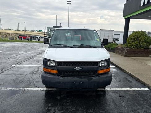 Used 2015 Chevrolet Express 2500 RWD image 3