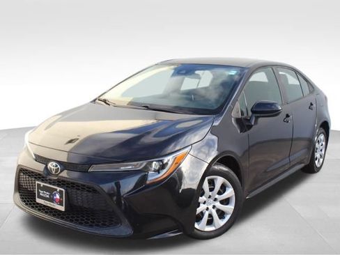 Used 2020 Toyota Corolla LE image 1