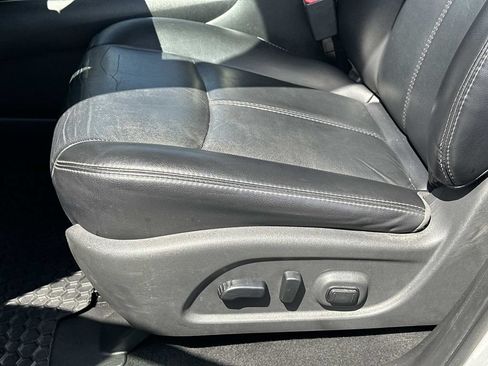 Used 2019 Nissan Pathfinder SL FWD image 18