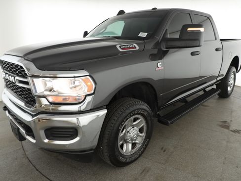 Used 2024 RAM 2500 Tradesman w/ Chrome Appearance Group image 11