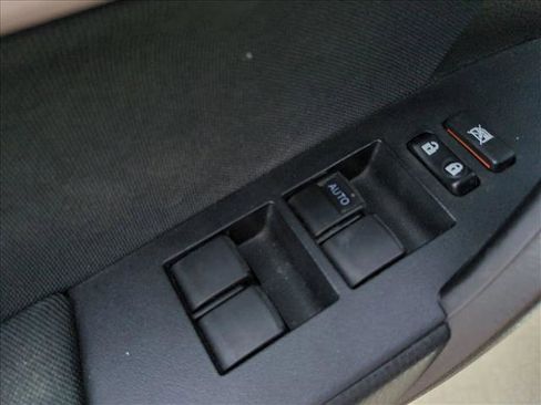Certified 2018 Toyota Corolla LE FWD image 9