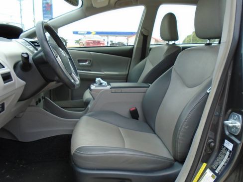 Used 2015 Toyota Prius V Four FWD image 7