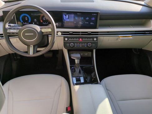 Certified 2025 Hyundai Tucson SE image 14