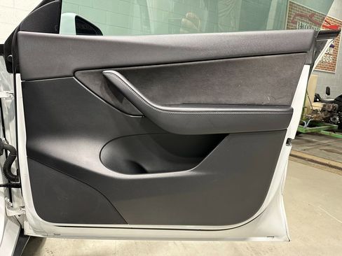 Used 2021 Tesla Model Y Long Range image 9