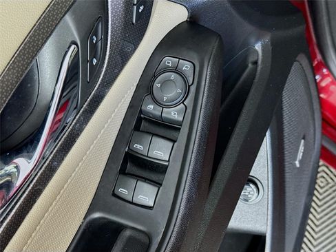 Used 2023 Chevrolet Traverse Premier FWD image 21