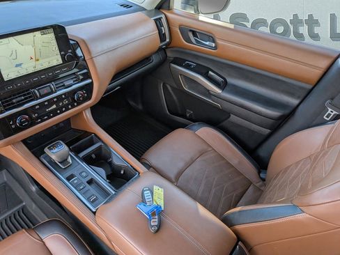 Used 2022 Nissan Pathfinder Platinum w/ Cargo Package image 27