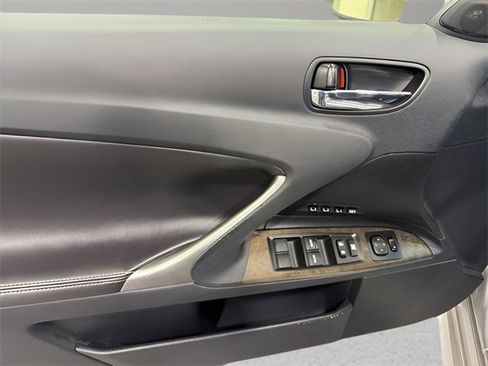 Used 2011 Lexus IS 250C image 9