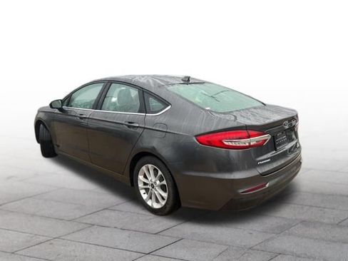 Used 2019 Ford Fusion SE image 4