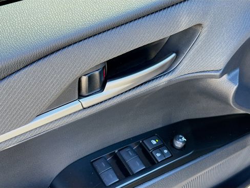 Used 2025 Toyota Camry SE image 22