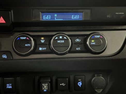 Used 2023 Toyota Tacoma TRD Sport image 17