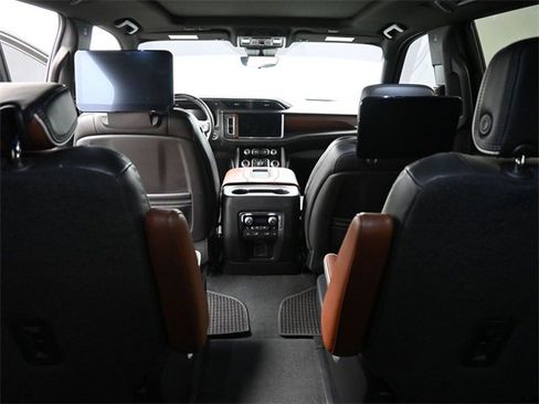 Used 2023 GMC Yukon Denali Ultimate image 20
