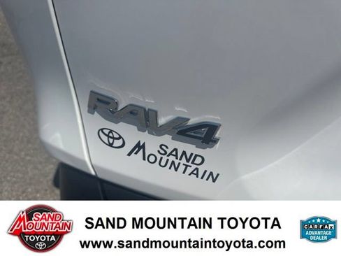 Used 2025 Toyota RAV4 XLE FWD image 9